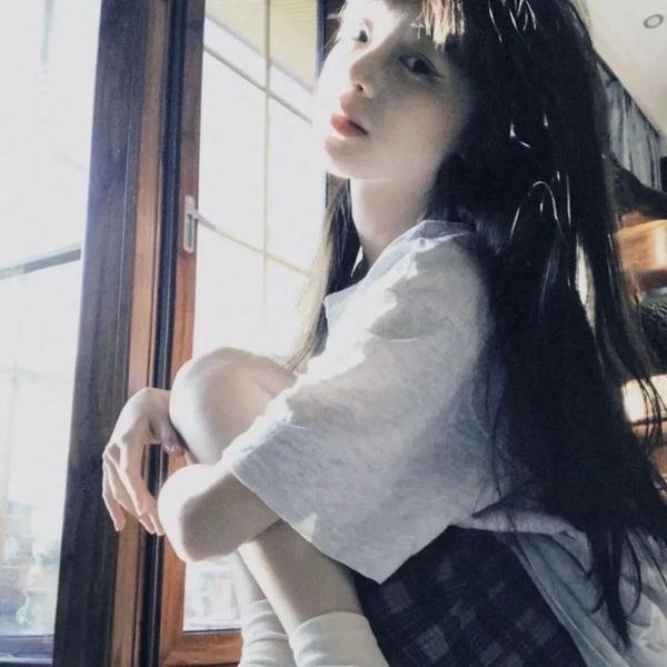 橘衫男子的画像