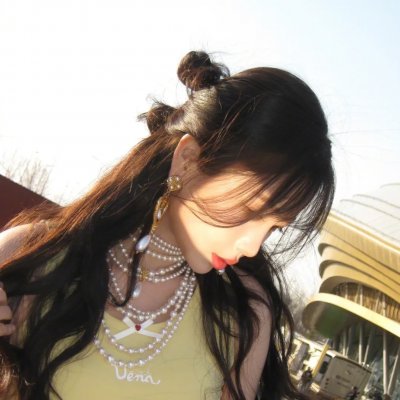 小姑娘艾萝依